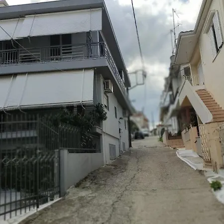 Flat With Private Rooms Agrinio Exterior photo