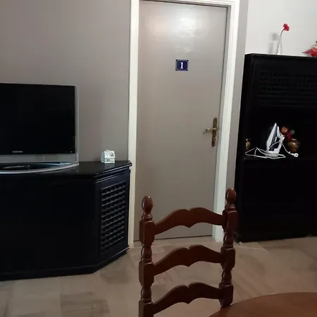 Flat With Private Rooms Agrinio Exterior photo